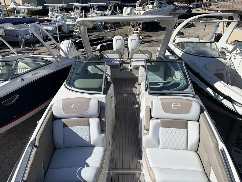 Slide: The Image of Crownline Boats E29 XS 2018 - 18
