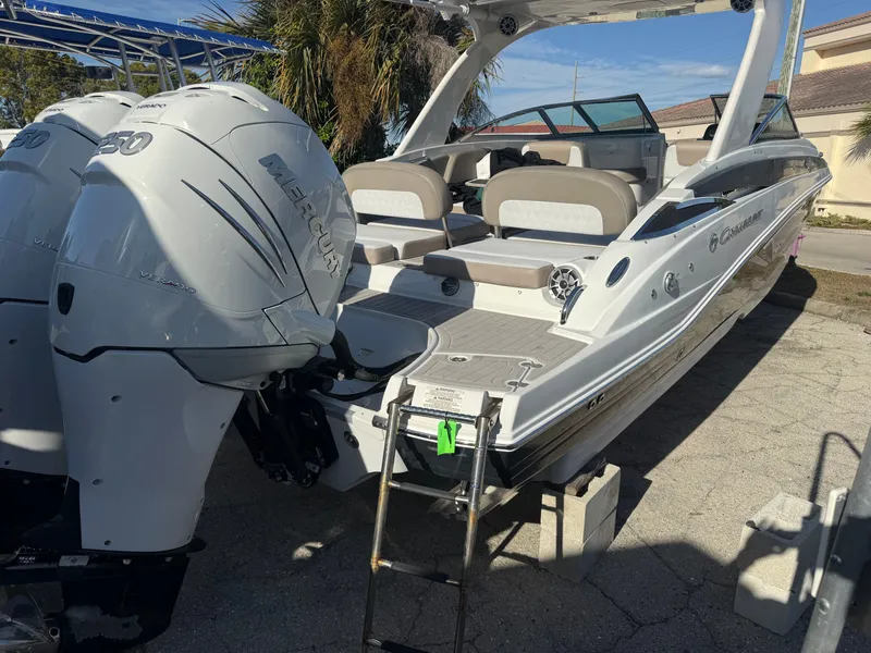 Slide: The Image of Crownline Boats E29 XS 2018 - 2