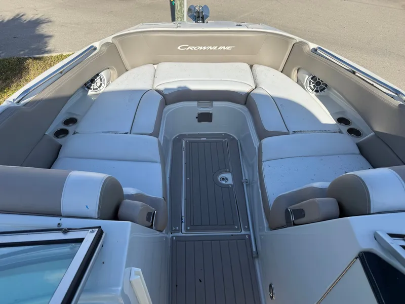 Slide: The Image of Crownline Boats E29 XS 2018 - 4