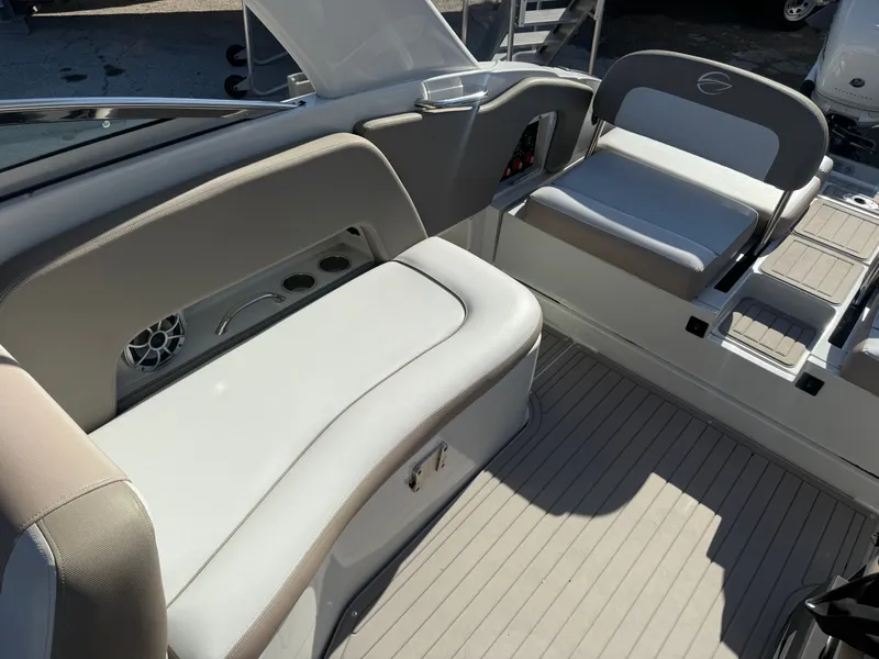 Slide: The Image of Crownline Boats E29 XS 2018 - 6