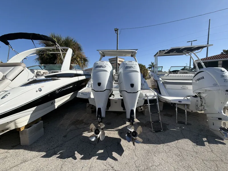 Slide: The Image of Crownline Boats E29 XS 2018 - 8