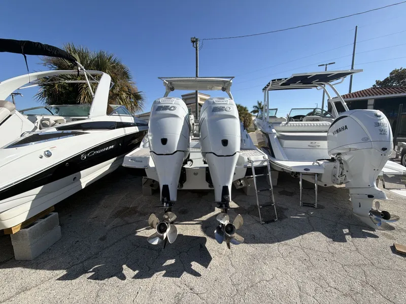 Slide: The Image of Crownline Boats E29 XS 2018 - 9