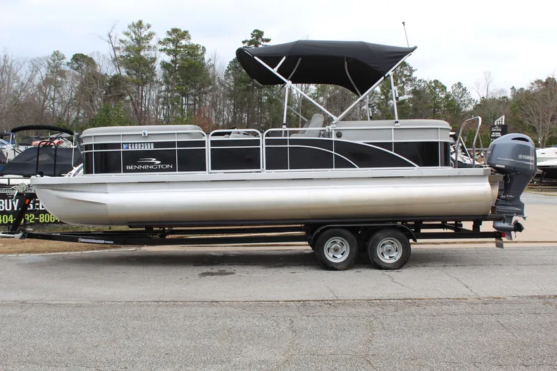 The Image of Tracker FB 20 DLX 2023 - 1