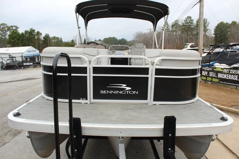 Slide: The Image of Tracker FB 20 DLX 2023 - 4