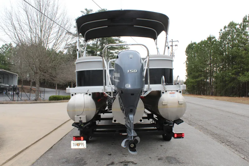 Slide: The Image of Tracker FB 20 DLX 2023 - 5