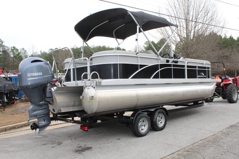 Slide: The Image of Tracker FB 20 DLX 2023 - 7