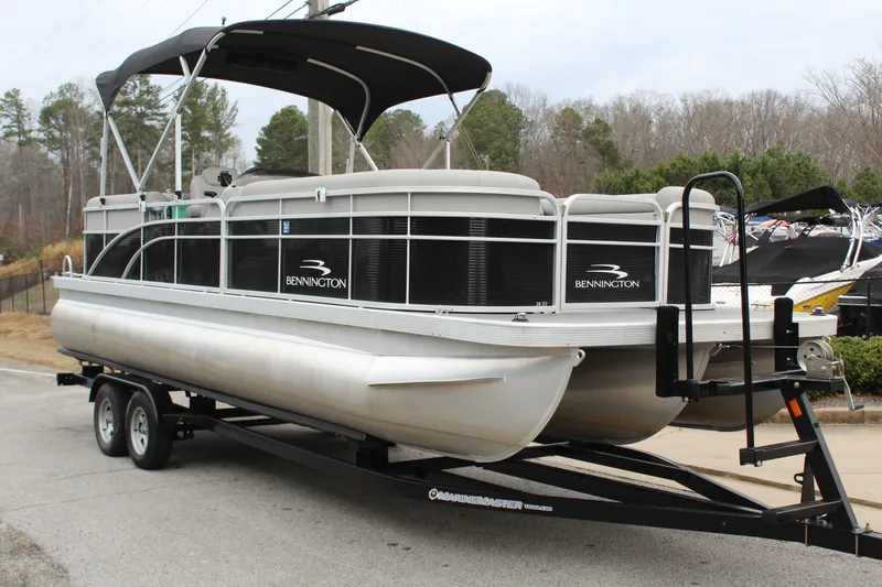 Slide: The Image of Tracker FB 20 DLX 2023 - 8