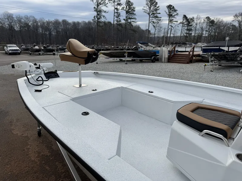 Slide: The Image of Xpress Hyper-Lift Series H22B-200HP 2026 - 8