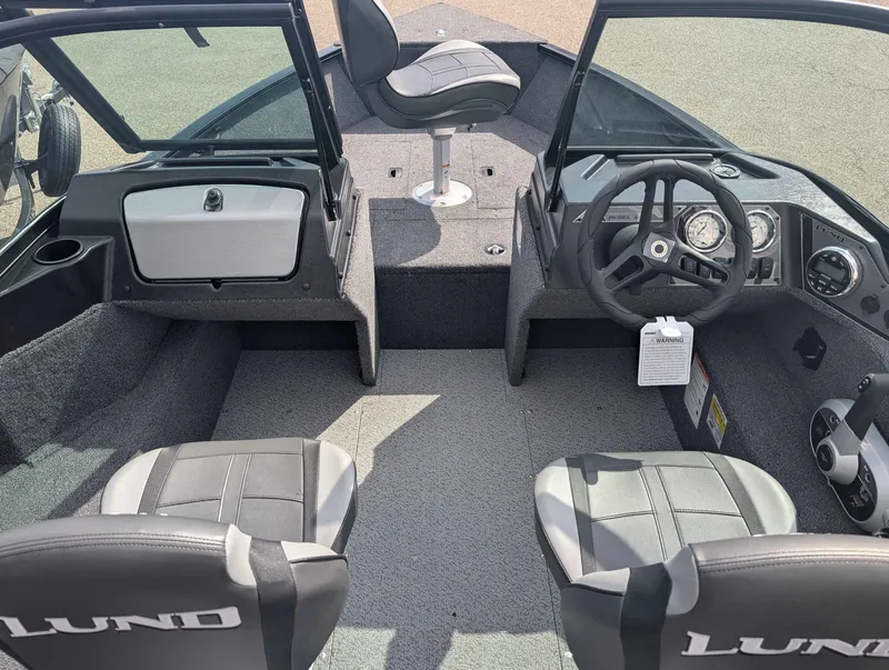 Slide: The Image of Lund 1650 Rebel XL Tiller 2025 - 12