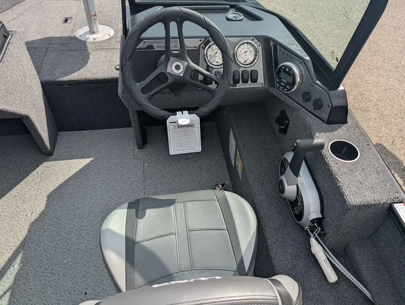 Slide: The Image of Lund 1650 Rebel XL Tiller 2025 - 13