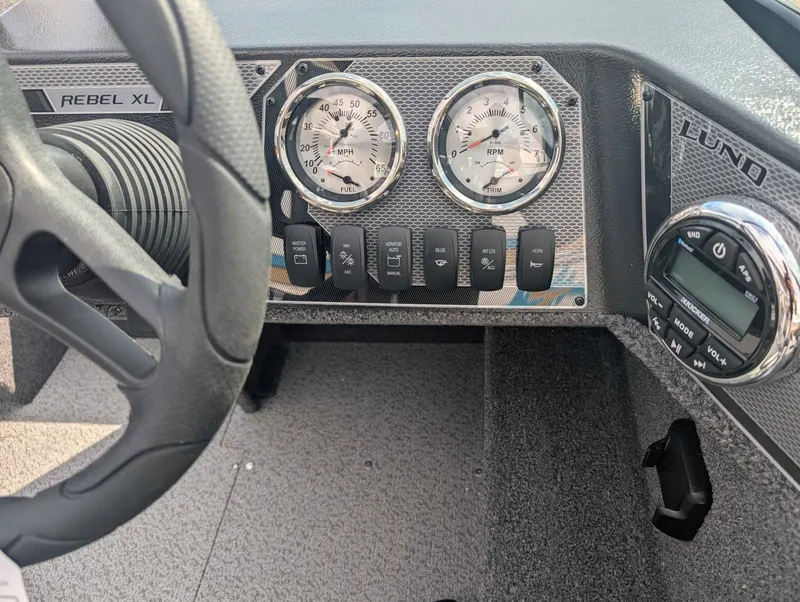 Slide: The Image of Lund 1650 Rebel XL Tiller 2025 - 14