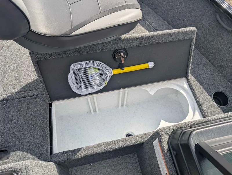 Slide: The Image of Lund 1650 Rebel XL Tiller 2025 - 17