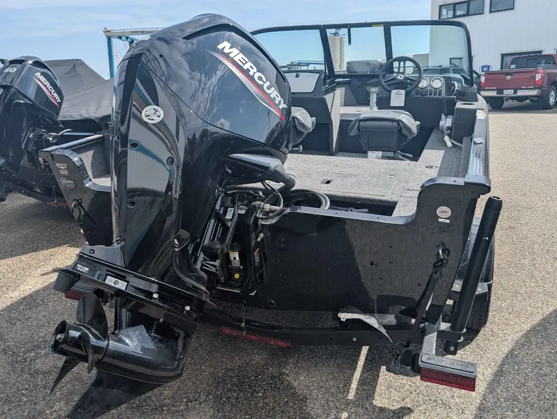 Slide: The Image of Lund 1650 Rebel XL Tiller 2025 - 6