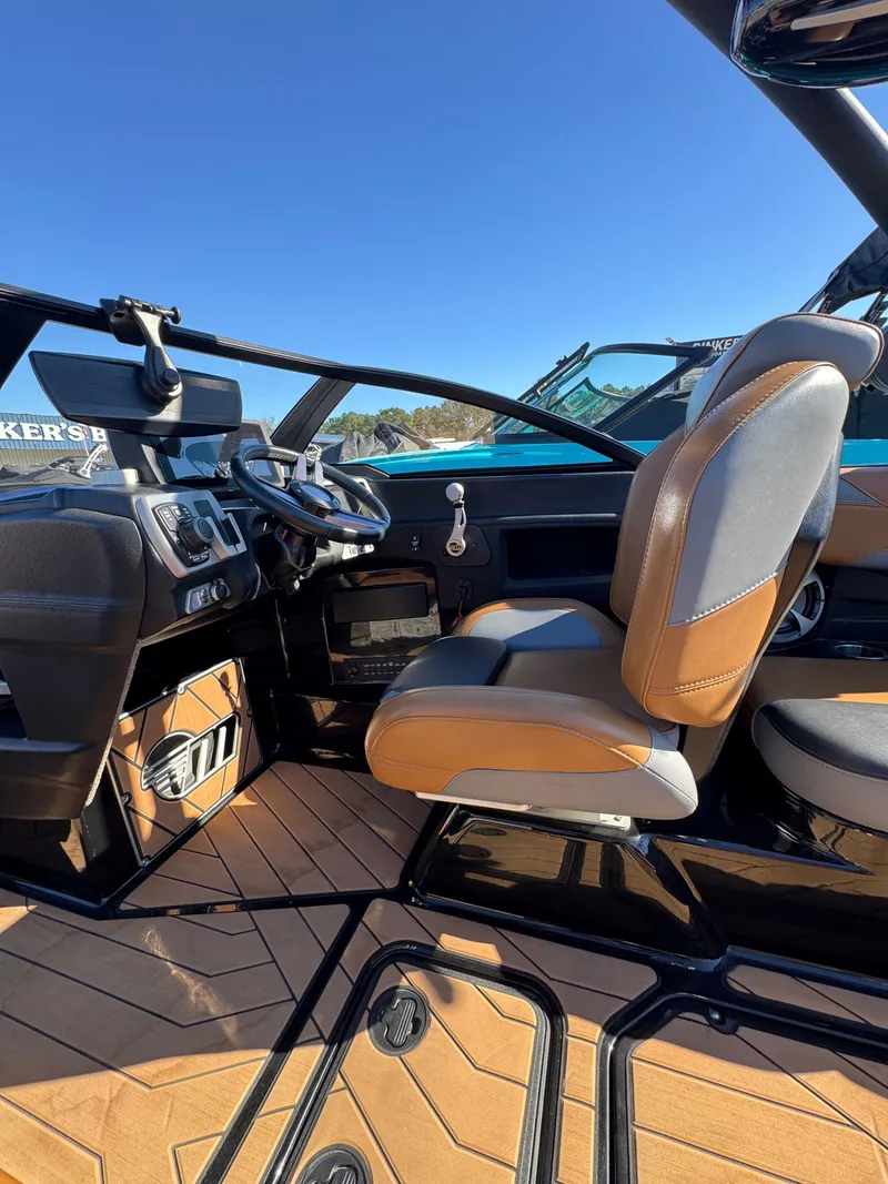 Slide: The Image of Malibu Wakesetter 23 LSV 2019 - 11