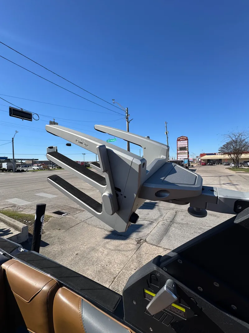 Slide: The Image of Malibu Wakesetter 23 LSV 2019 - 14