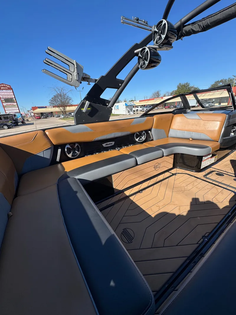 Slide: The Image of Malibu Wakesetter 23 LSV 2019 - 15