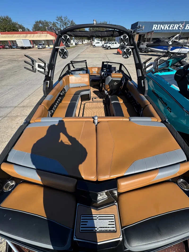 Slide: The Image of Malibu Wakesetter 23 LSV 2019 - 18