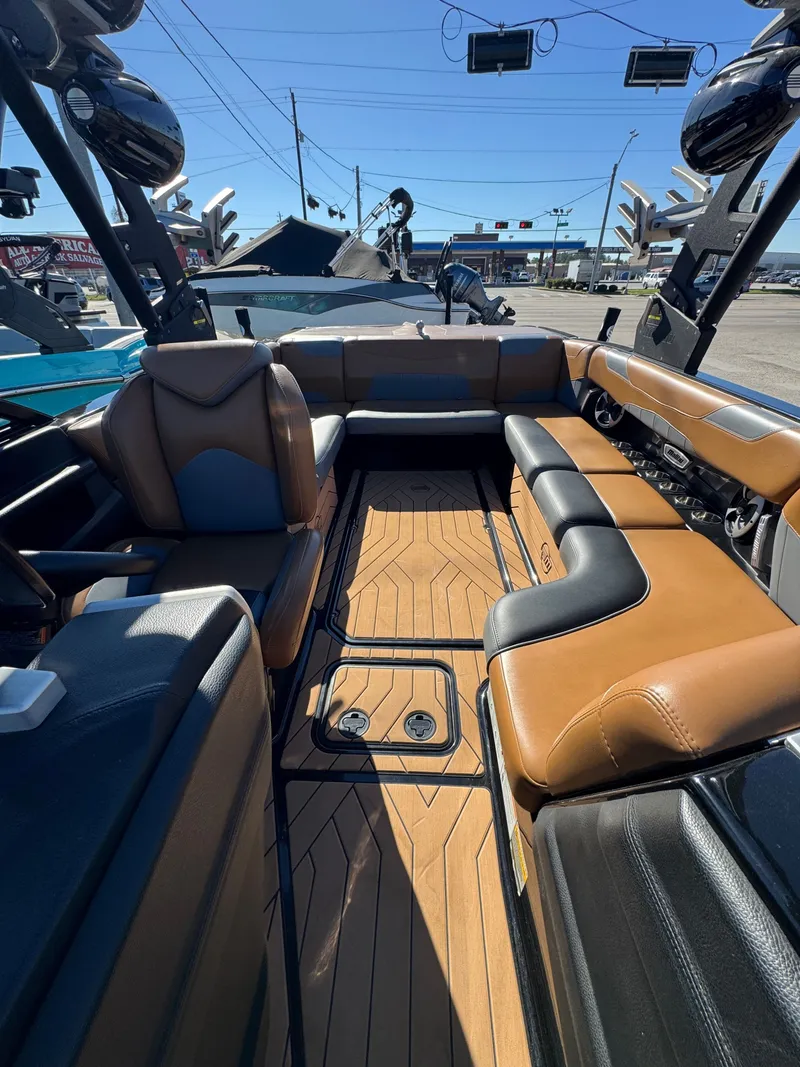 Slide: The Image of Malibu Wakesetter 23 LSV 2019 - 19
