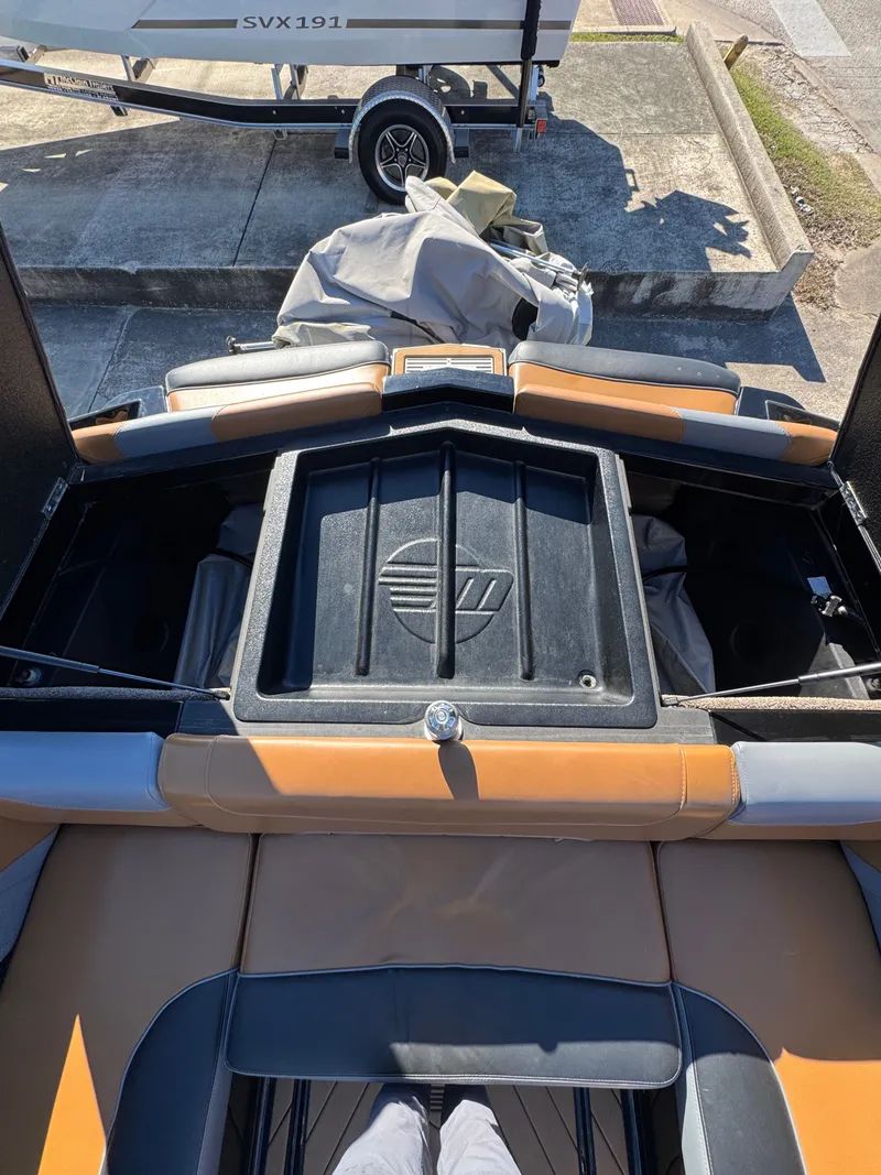 Slide: The Image of Malibu Wakesetter 23 LSV 2019 - 23
