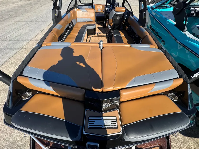 Slide: The Image of Malibu Wakesetter 23 LSV 2019 - 24