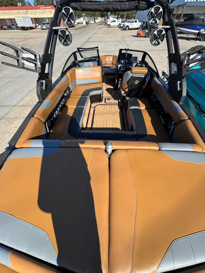 Slide: The Image of Malibu Wakesetter 23 LSV 2019 - 25
