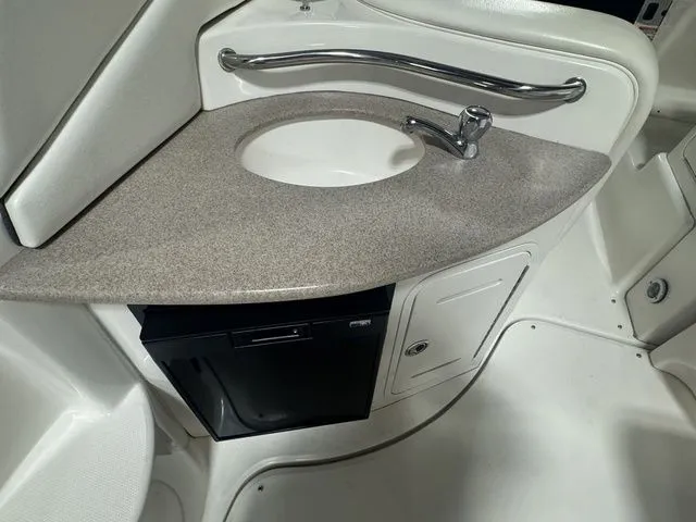 Slide: The Image of Sea Ray 320 Sundancer 2006 - 12