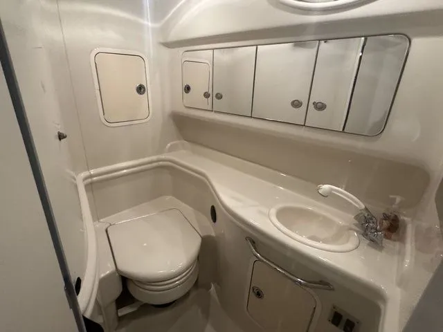 Slide: The Image of Sea Ray 320 Sundancer 2006 - 21