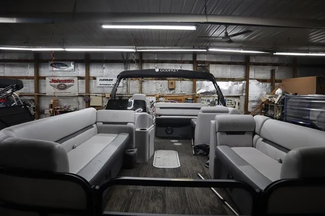 Slide: The Image of Godfrey Sweetwater 2286 SFL Triple Tube Package 2021 - 4