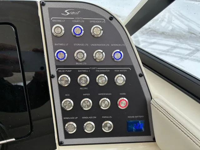 Slide: The Image of Scout 255 Dorado 2026 - 13