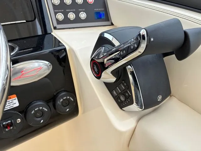 Slide: The Image of Scout 255 Dorado 2026 - 14