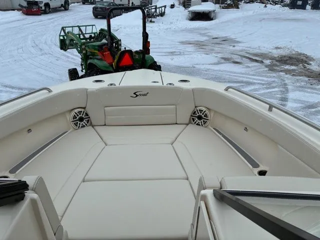 Slide: The Image of Scout 255 Dorado 2026 - 15