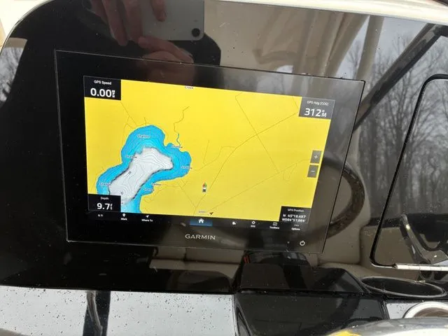 Slide: The Image of Scout 255 Dorado 2026 - 16