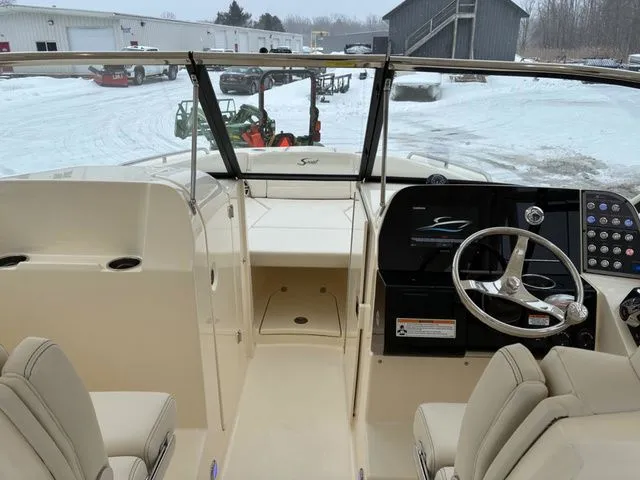 Slide: The Image of Scout 255 Dorado 2026 - 22