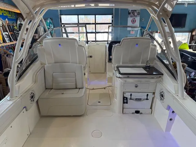 Slide: The Image of Scout 255 Dorado 2026 - 37