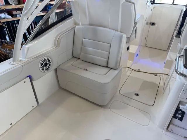 Slide: The Image of Scout 255 Dorado 2026 - 47