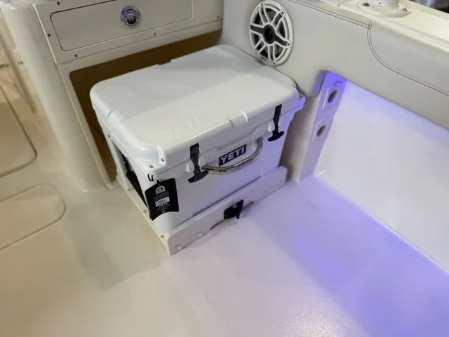 Slide: The Image of Scout 255 Dorado 2026 - 51