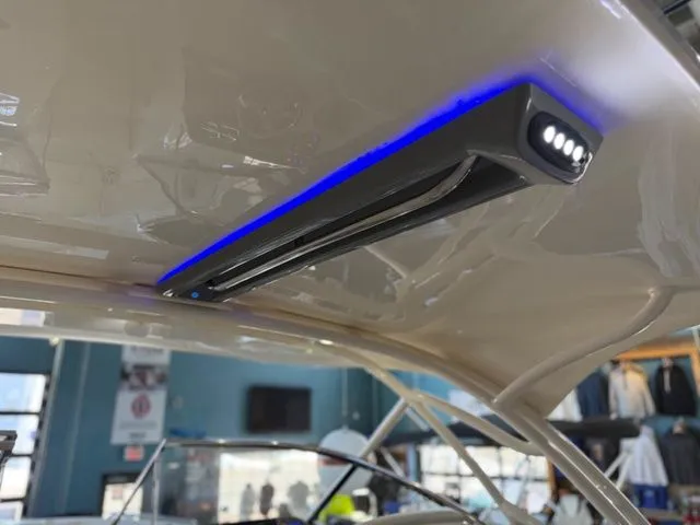 Slide: The Image of Scout 255 Dorado 2026 - 55