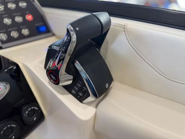 Slide: The Image of Scout 255 Dorado 2026 - 60