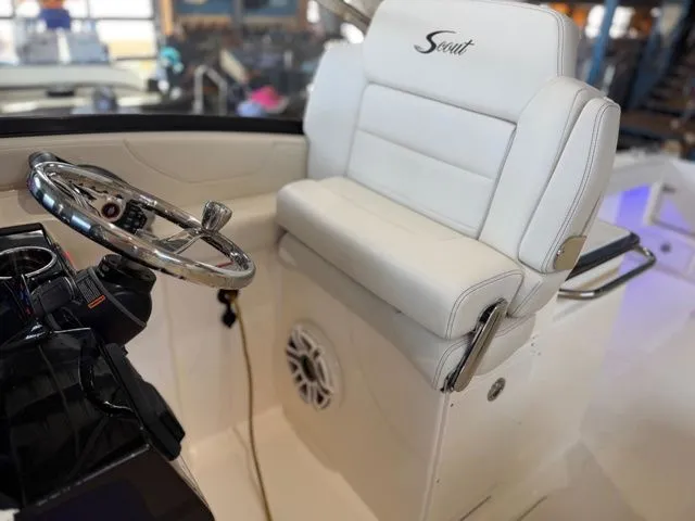 Slide: The Image of Scout 255 Dorado 2026 - 62