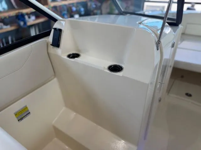 Slide: The Image of Scout 255 Dorado 2026 - 69