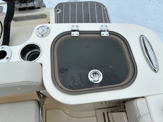 Slide: The Image of Scout 255 Dorado 2026 - 7