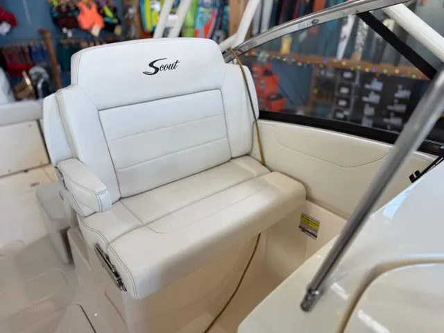 Slide: The Image of Scout 255 Dorado 2026 - 71