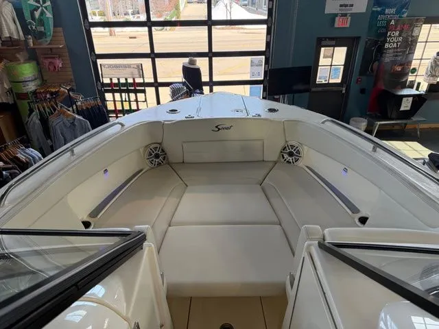 Slide: The Image of Scout 255 Dorado 2026 - 77