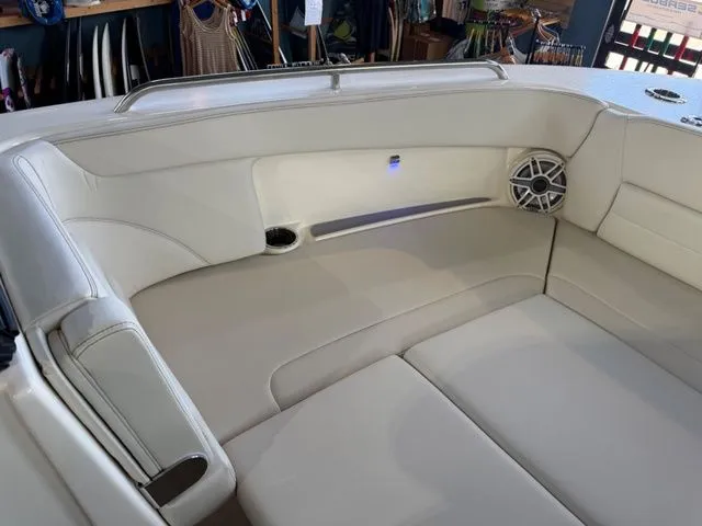 Slide: The Image of Scout 255 Dorado 2026 - 80