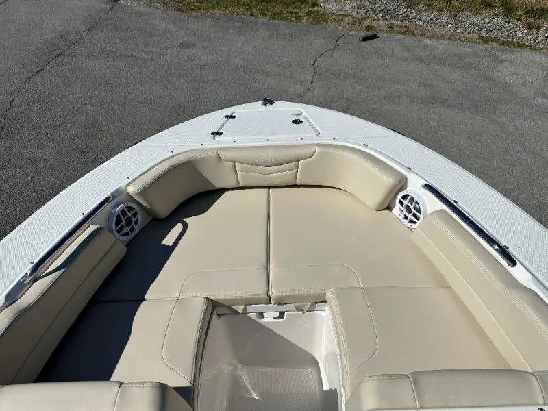 Slide: The Image of Robalo R207 Dual Console 2026 - 20