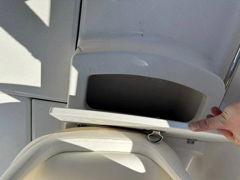 Slide: The Image of Robalo R207 Dual Console 2026 - 23