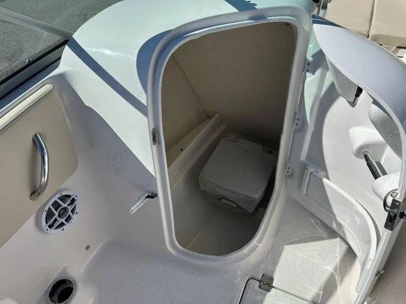 Slide: The Image of Robalo R207 Dual Console 2026 - 24