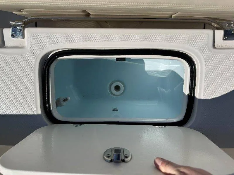 Slide: The Image of Robalo R207 Dual Console 2026 - 29