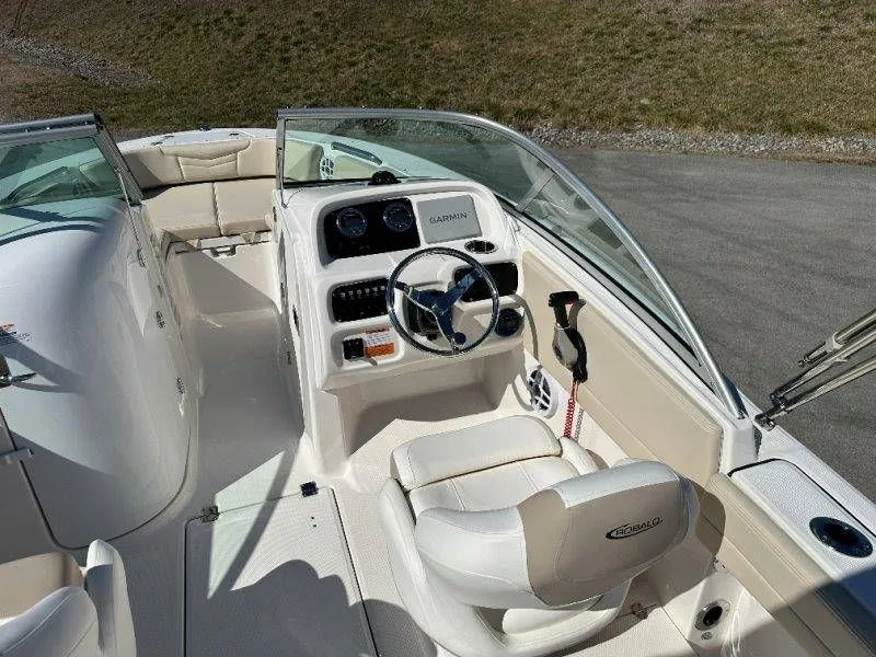 Slide: The Image of Robalo R207 Dual Console 2026 - 30