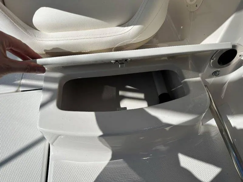 Slide: The Image of Robalo R207 Dual Console 2026 - 31